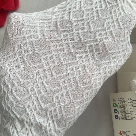 NWOT: Girls Fashion Pattern White Tights - Picture 6 of 10